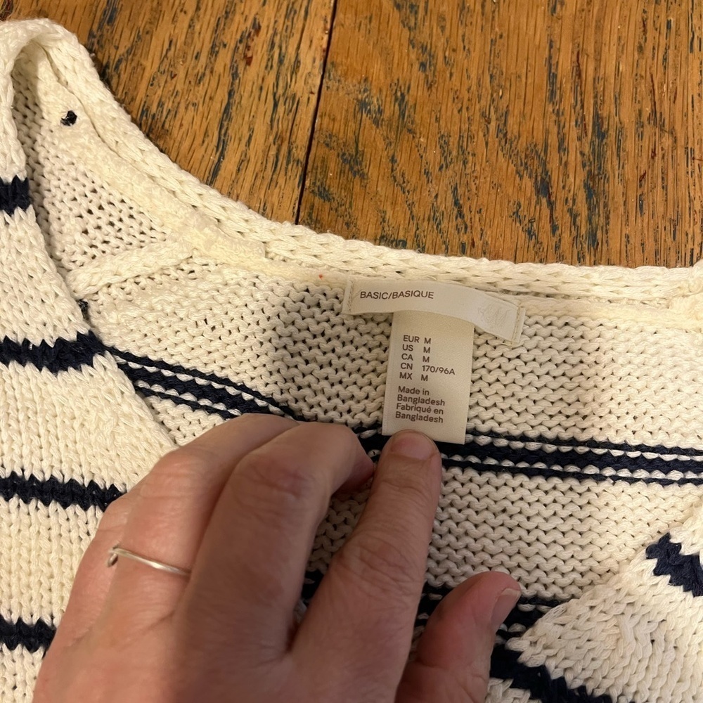 H&M STRIPED SWEATER – SIZE M - Picture 3 of 10